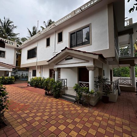 Papa John Villa A كالانغيُت المظهر الخارجي الصورة